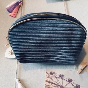 🆕 IMO - Cosmetic Bag 🦋🦋
